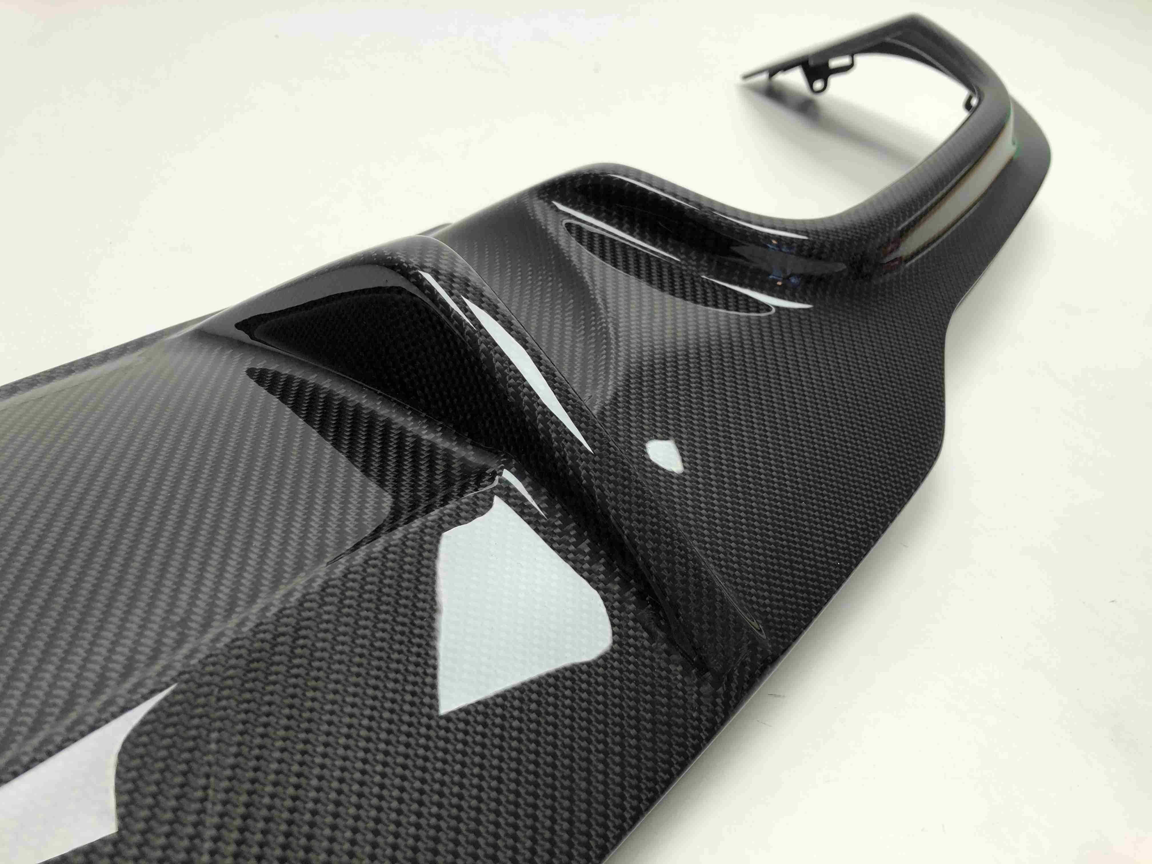 C63 AMG karbon difuzor
