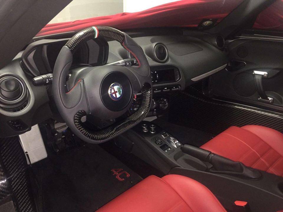 Alfa Romeo 4C Karbonový volant