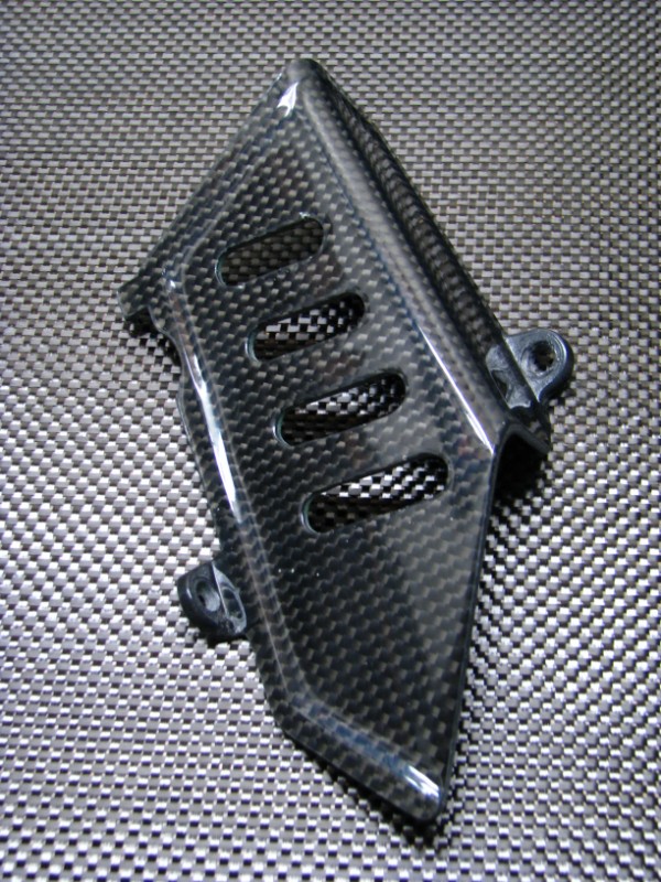 Carbon kryt řeťězu