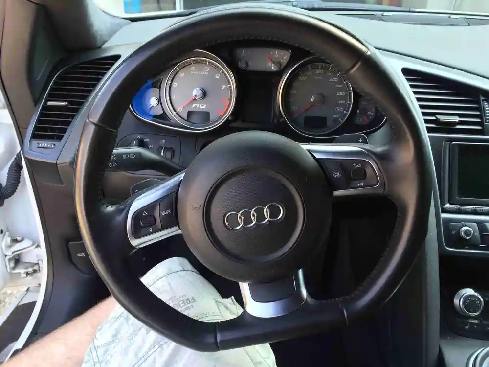 Karbonový volant Audi R8 - Úprava