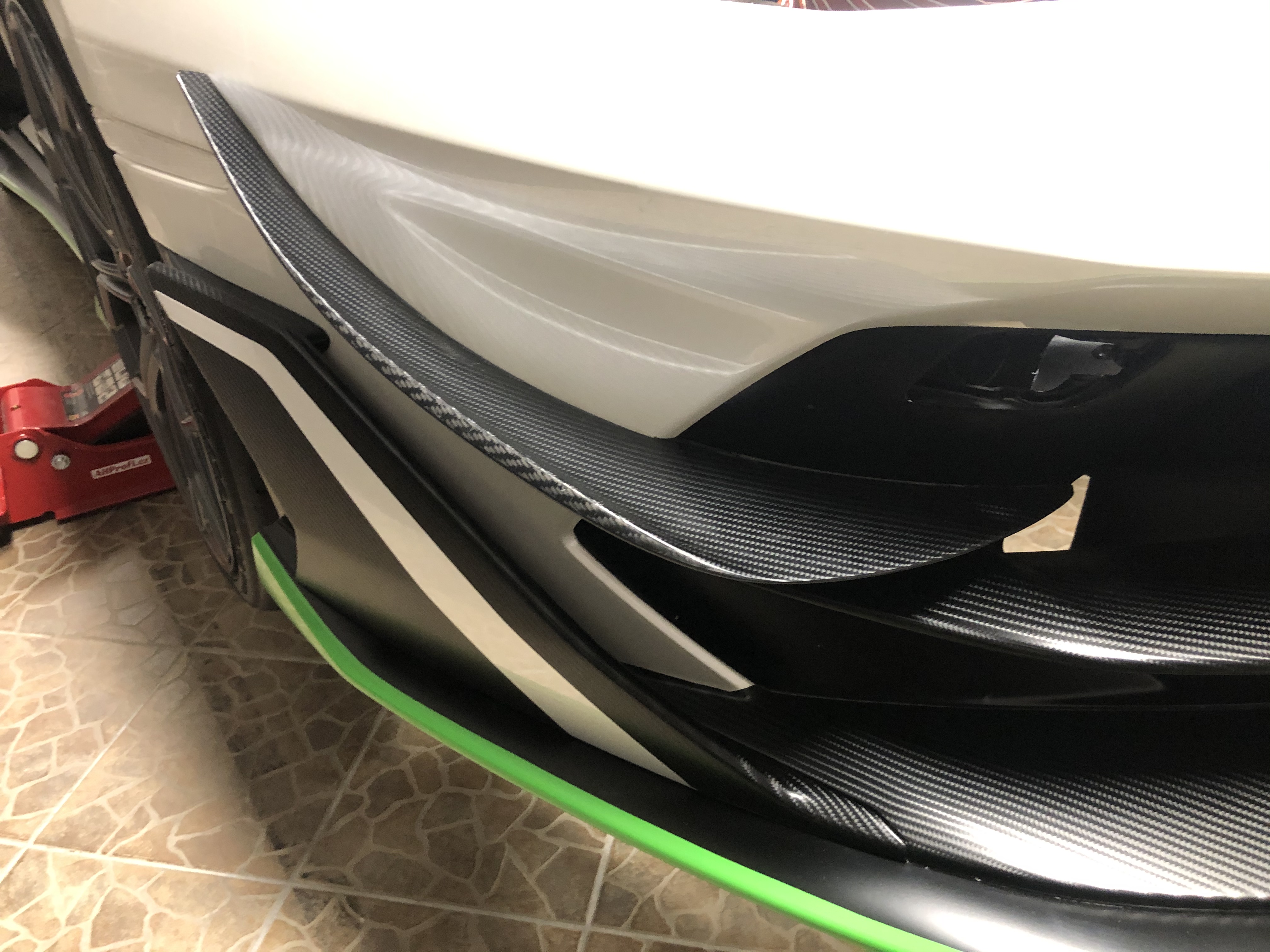 Přítlačné ploutve na přední nárazník - Lamborghini Aventador SVJ 
