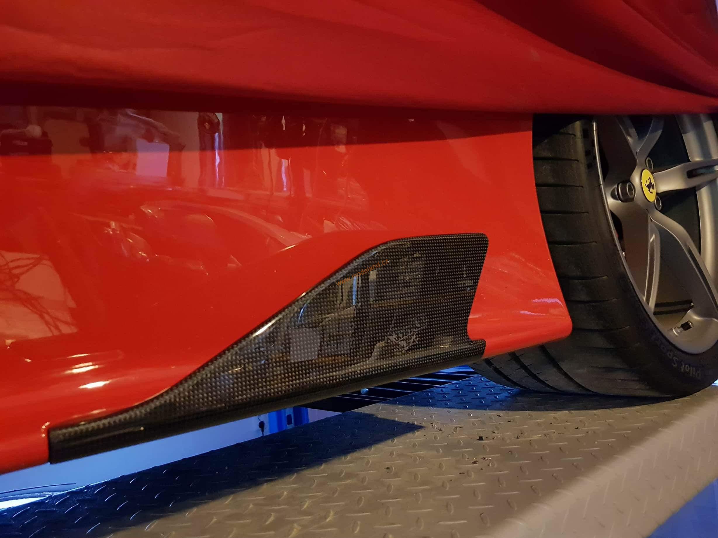 Ferrari 458 Speciale - ploutve práhů