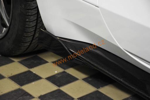 Univerzální karbonové ploutvičky na práhy k zadnímu kolu